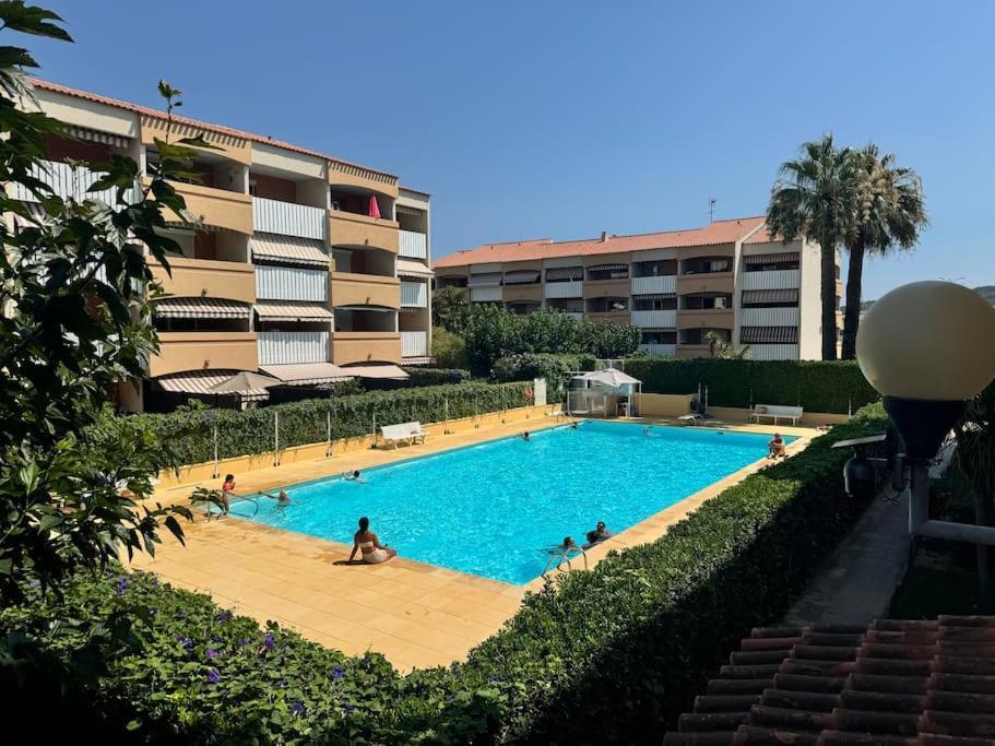 Appart Cosy, Piscine, Clim, Parking Prive - Proche Plage - Arrivee Autonome - Lit Queen Size La Seyne-sur-Mer Bagian luar foto